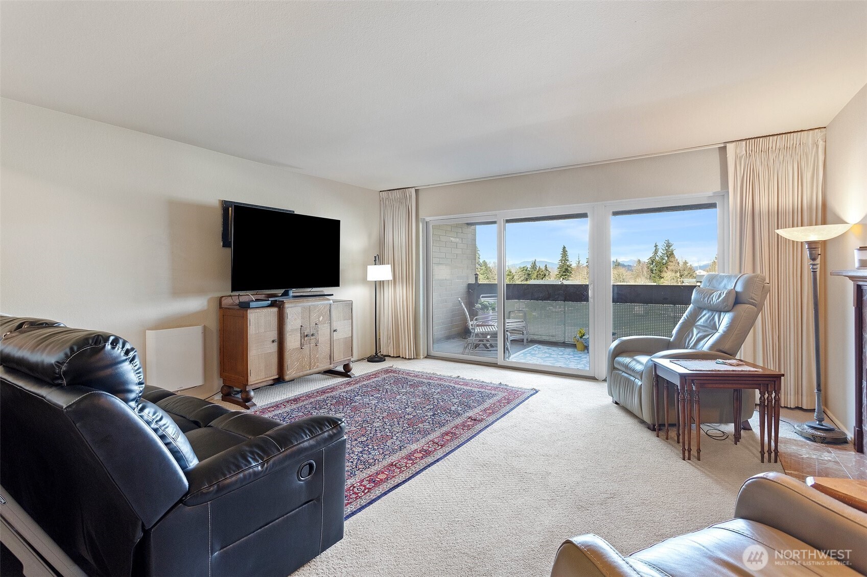 2021 N LaVenture Road Unit: 303