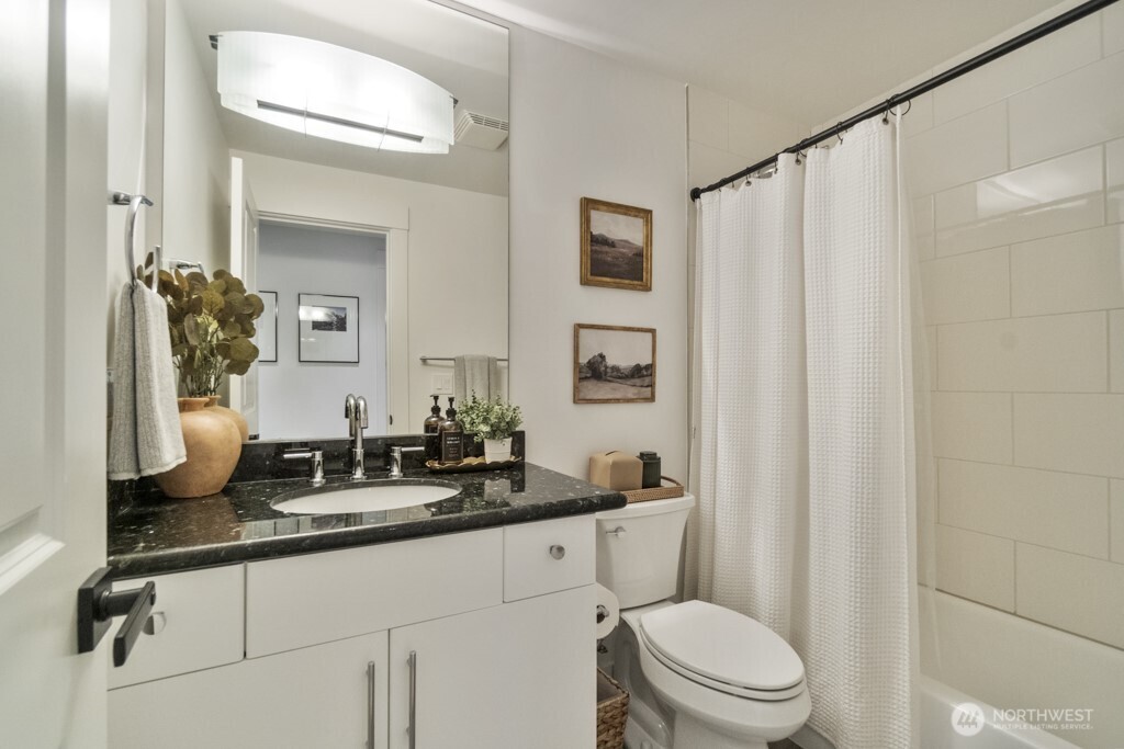 22910 90th Avenue W Unit: B105