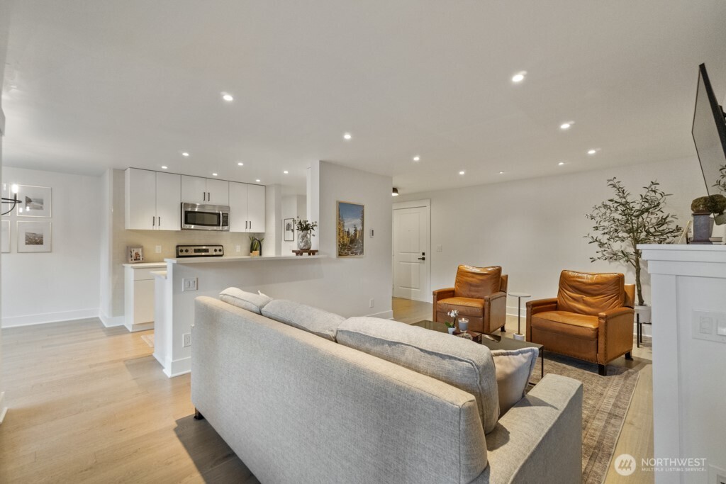 22910 90th Avenue W Unit: B105