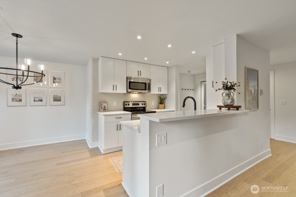 22910 90th Avenue W Unit: B105