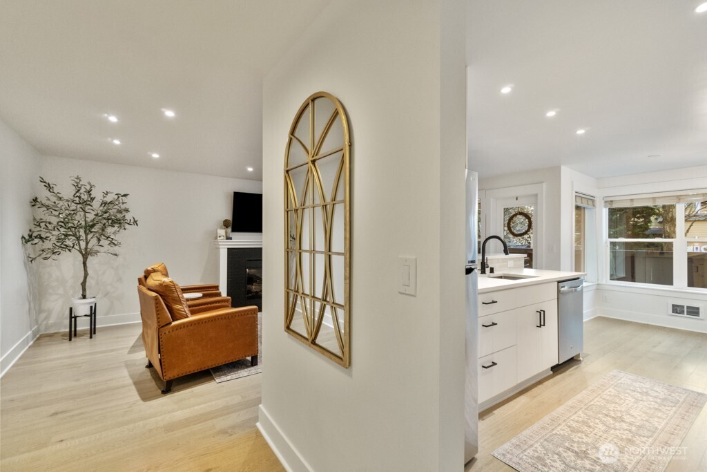 22910 90th Avenue W Unit: B105