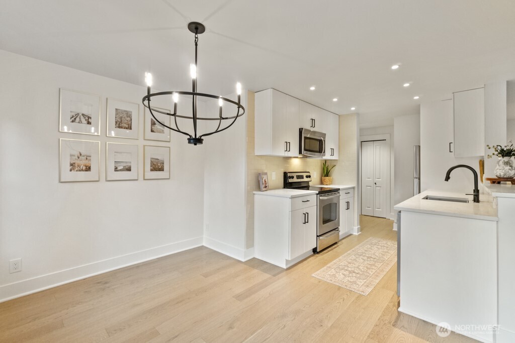 22910 90th Avenue W Unit: B105