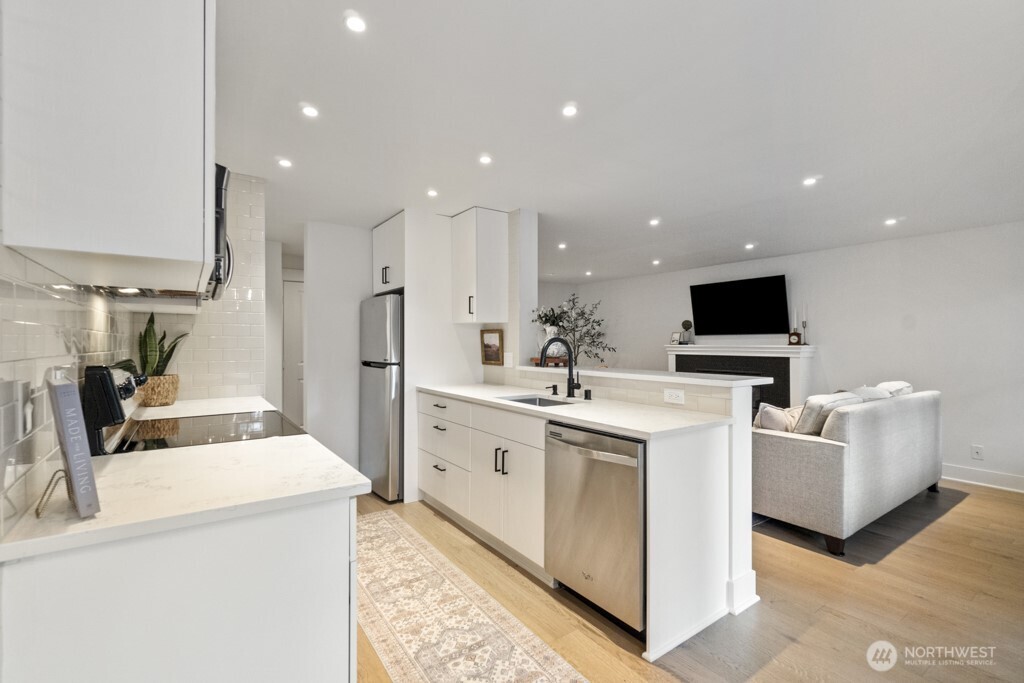 22910 90th Avenue W Unit: B105