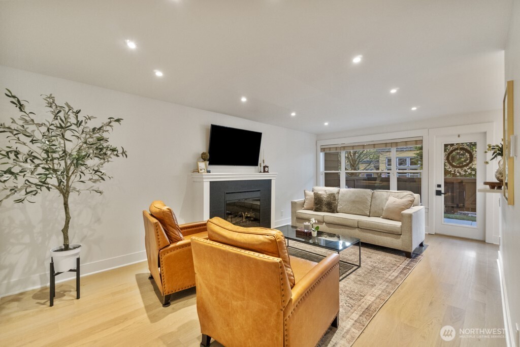 22910 90th Avenue W Unit: B105