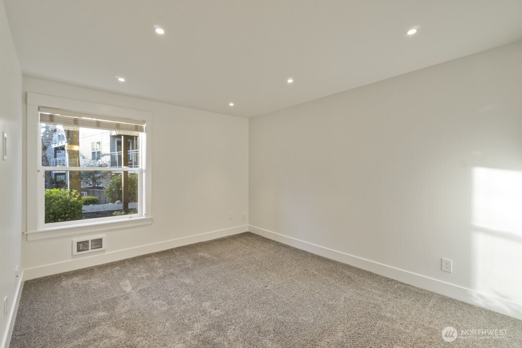 22910 90th Avenue W Unit: B105