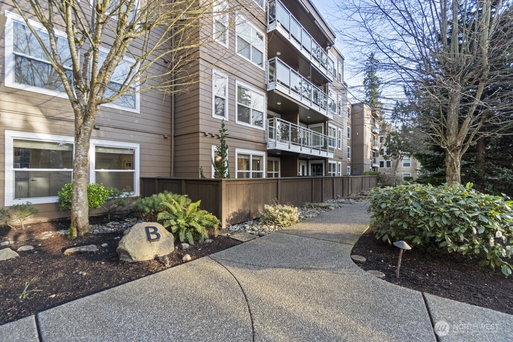 22910 90th Avenue W Unit: B105
