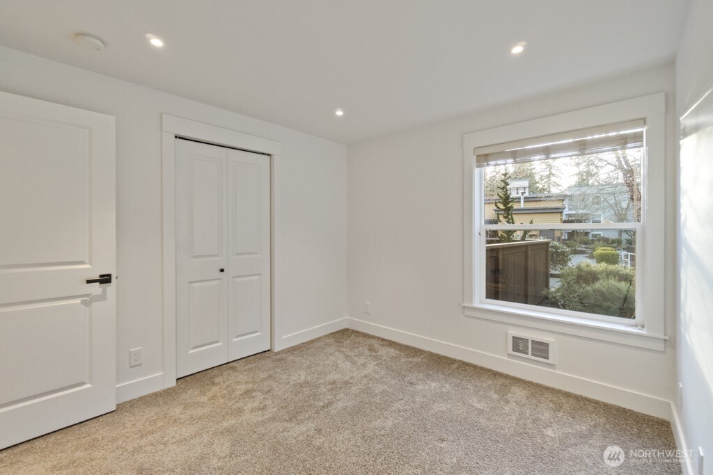 22910 90th Avenue W Unit: B105
