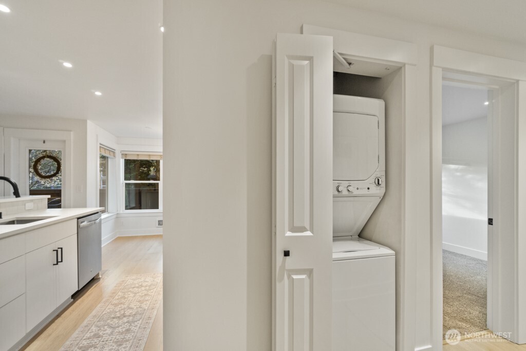 22910 90th Avenue W Unit: B105