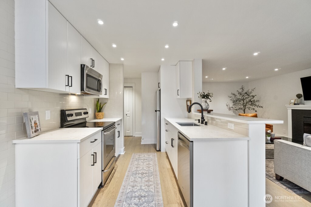 22910 90th Avenue W Unit: B105