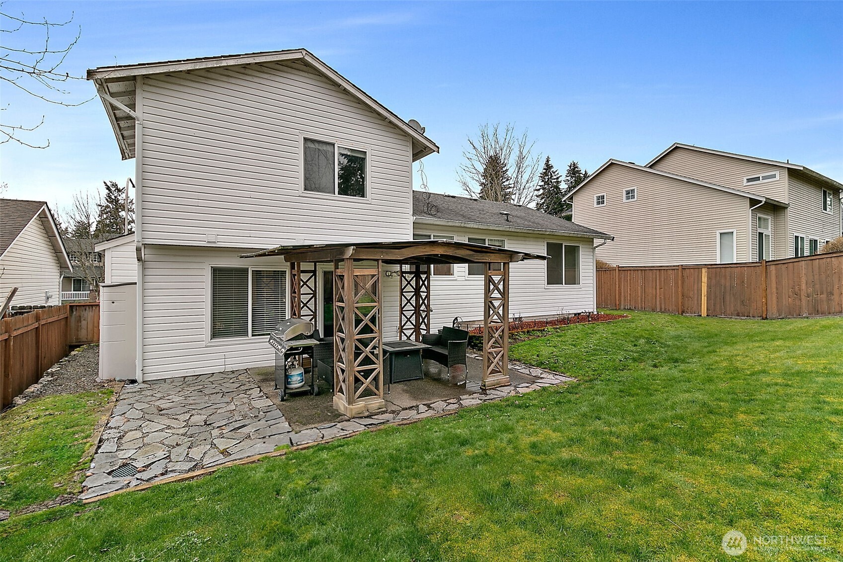 2210 SE 27th