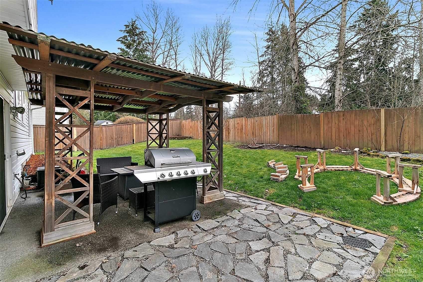 2210 SE 27th
