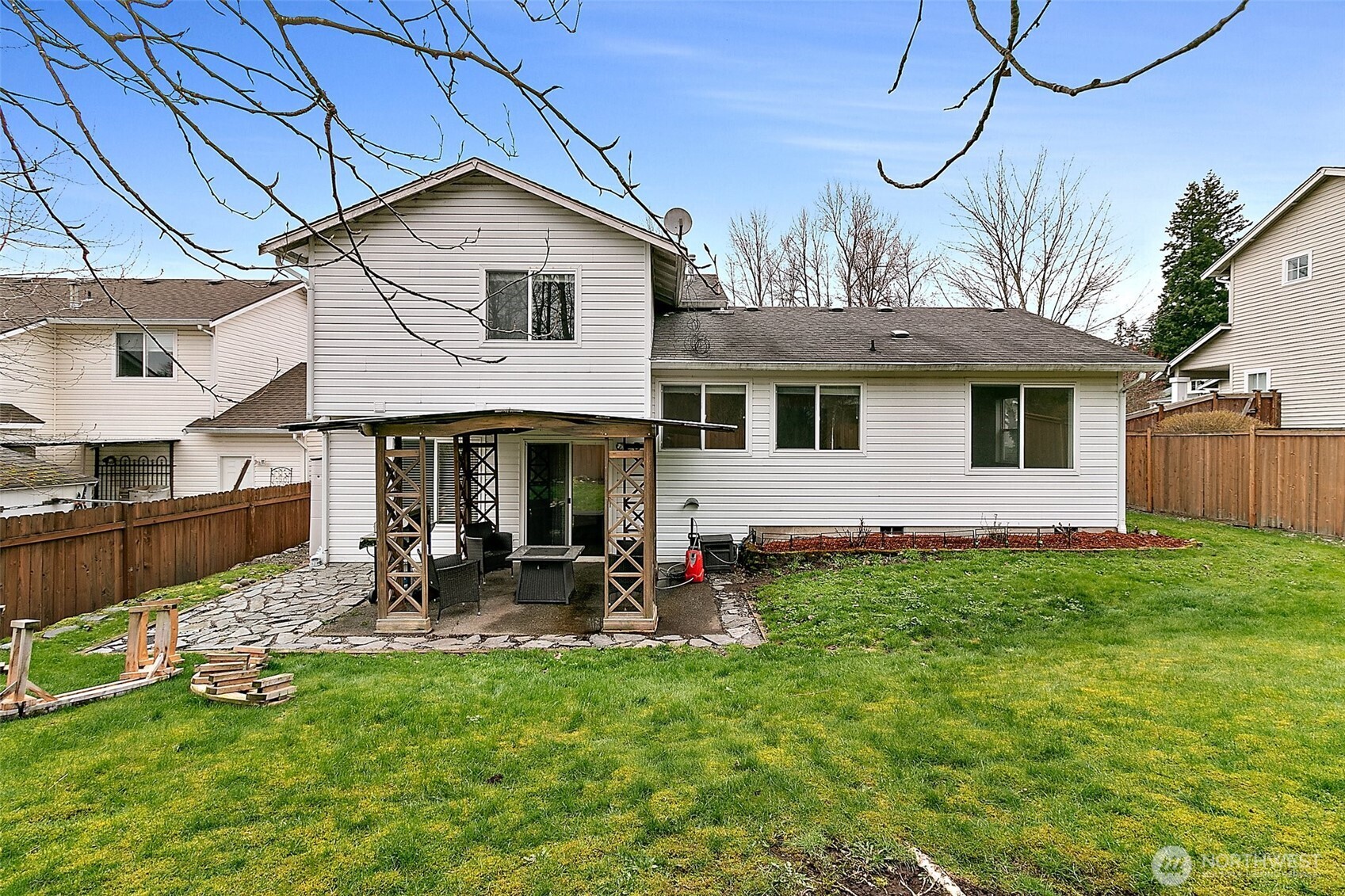 2210 SE 27th