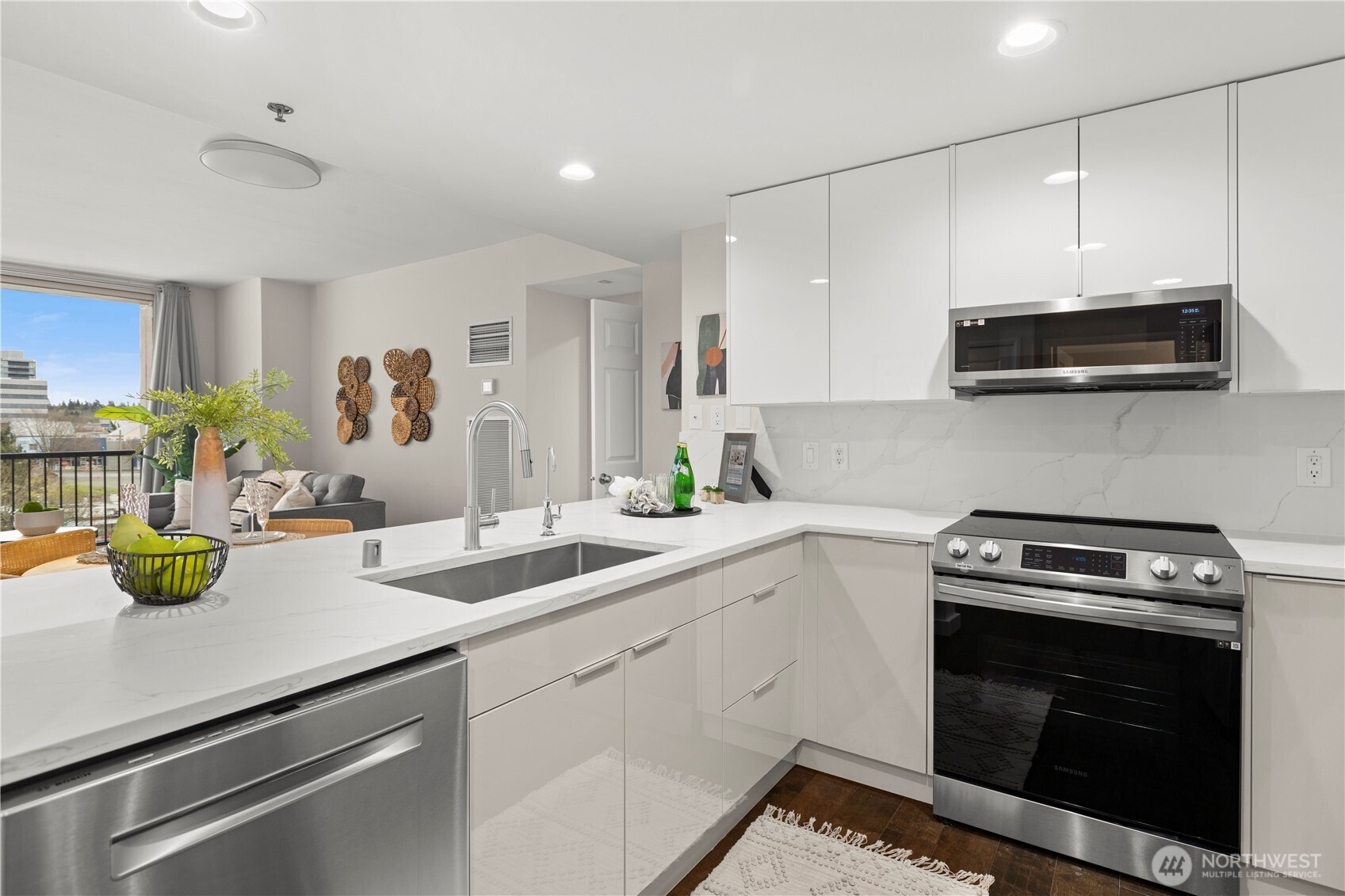 177 107th Avenue NE Unit: 810