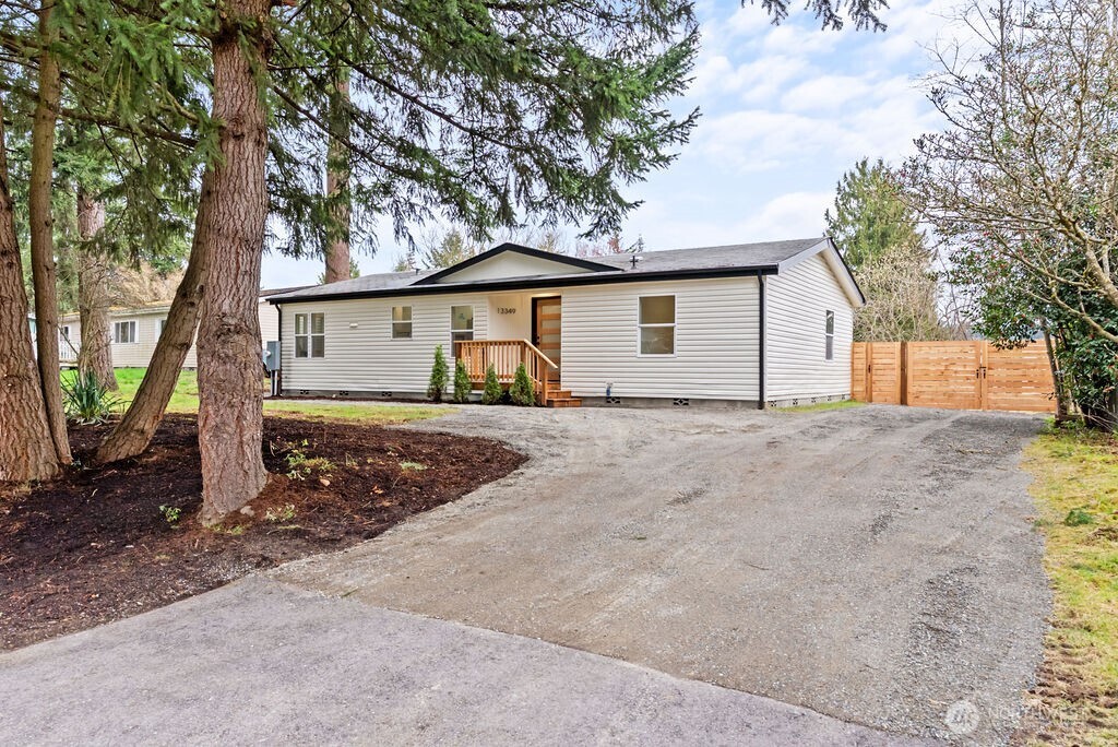 13349 Prairie Ridge Drive E