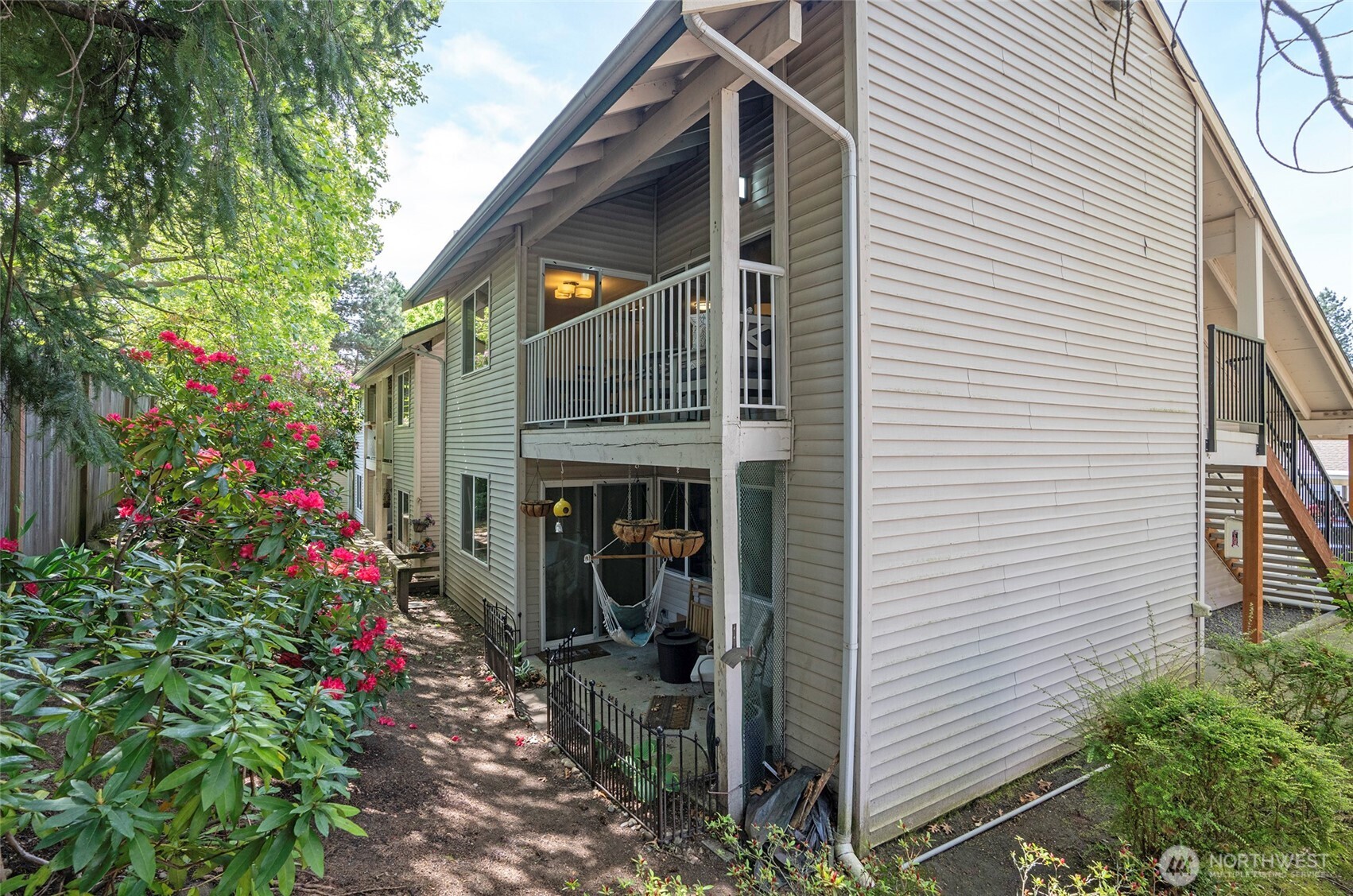 4231 NE 5th Street Unit: E201
