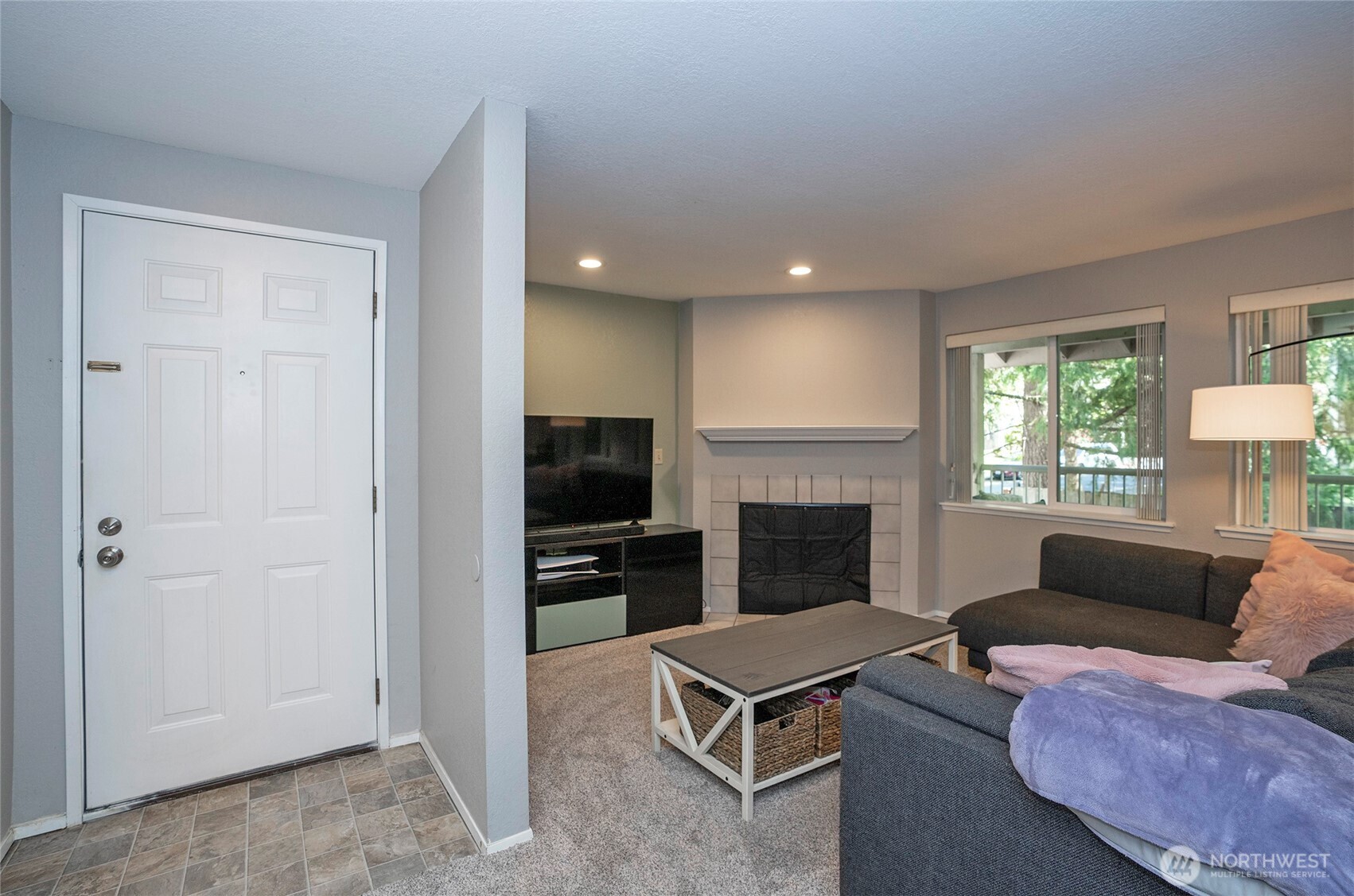 4231 NE 5th Street Unit: E201