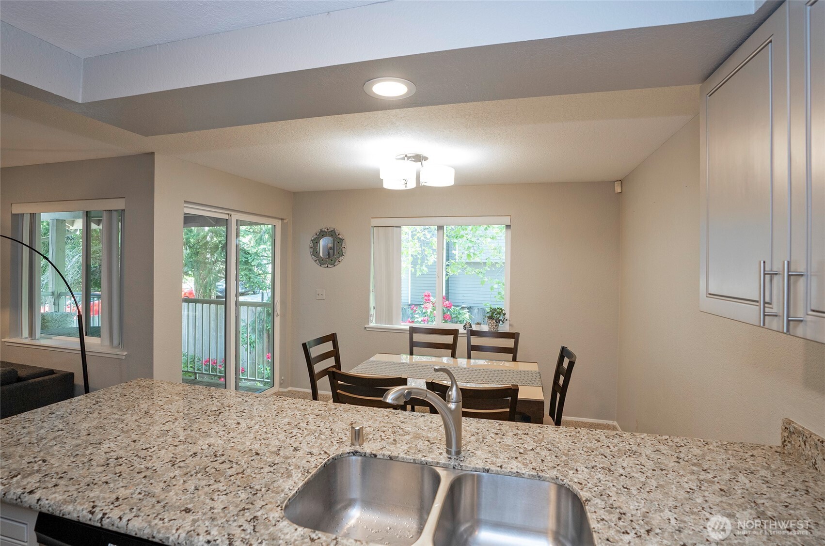 4231 NE 5th Street Unit: E201