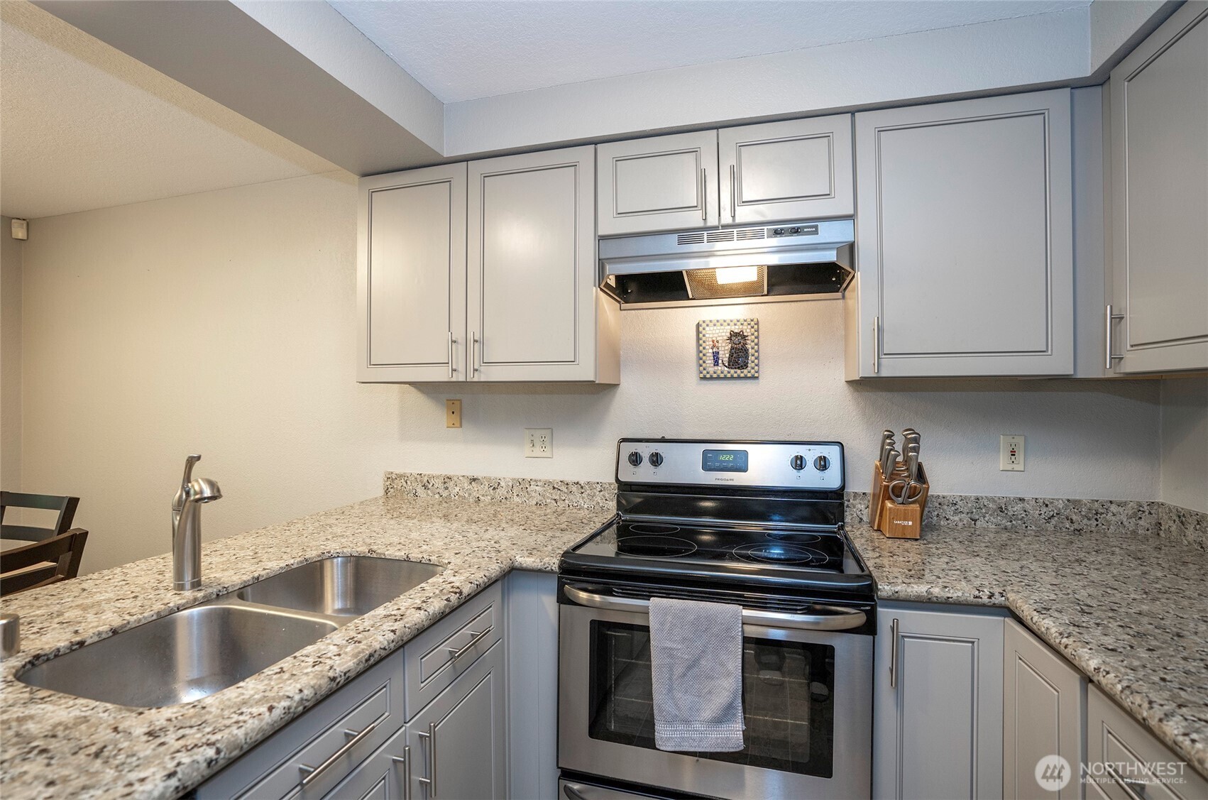 4231 NE 5th Street Unit: E201