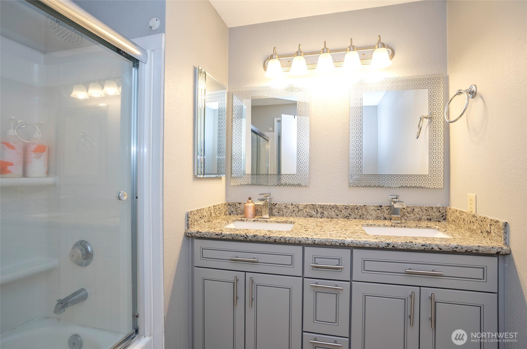 4231 NE 5th Street Unit: E201