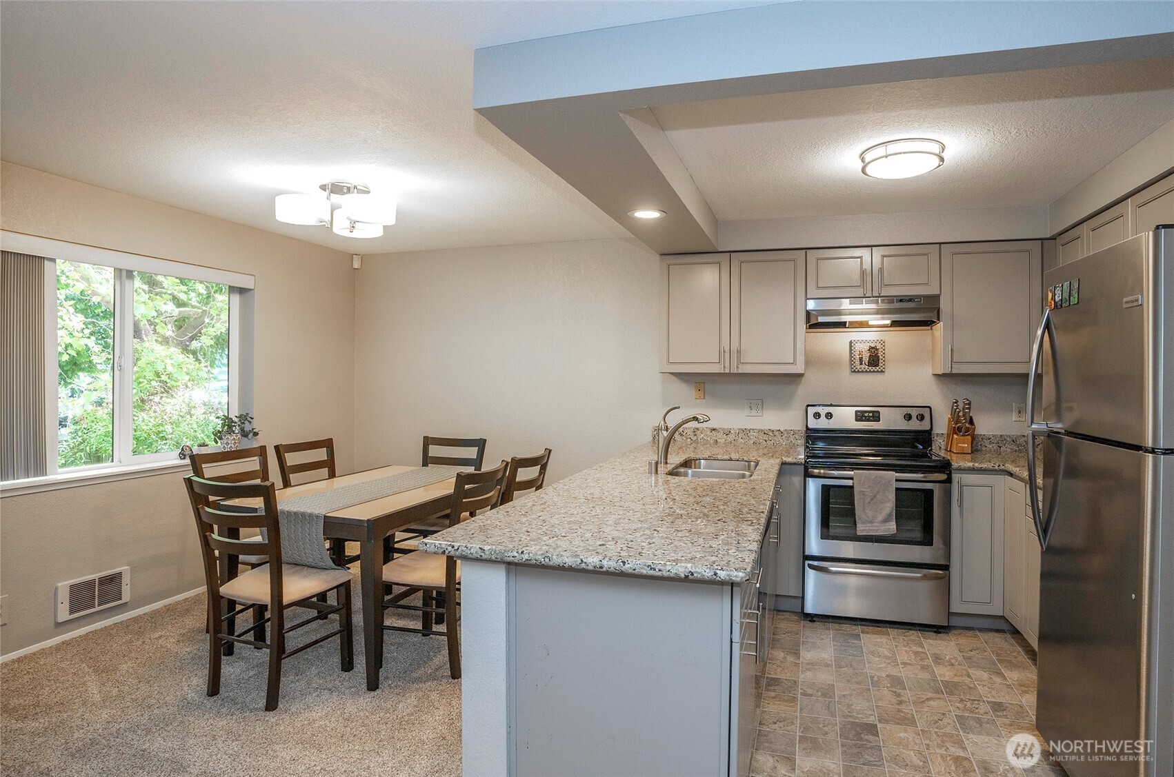 4231 NE 5th Street Unit: E201