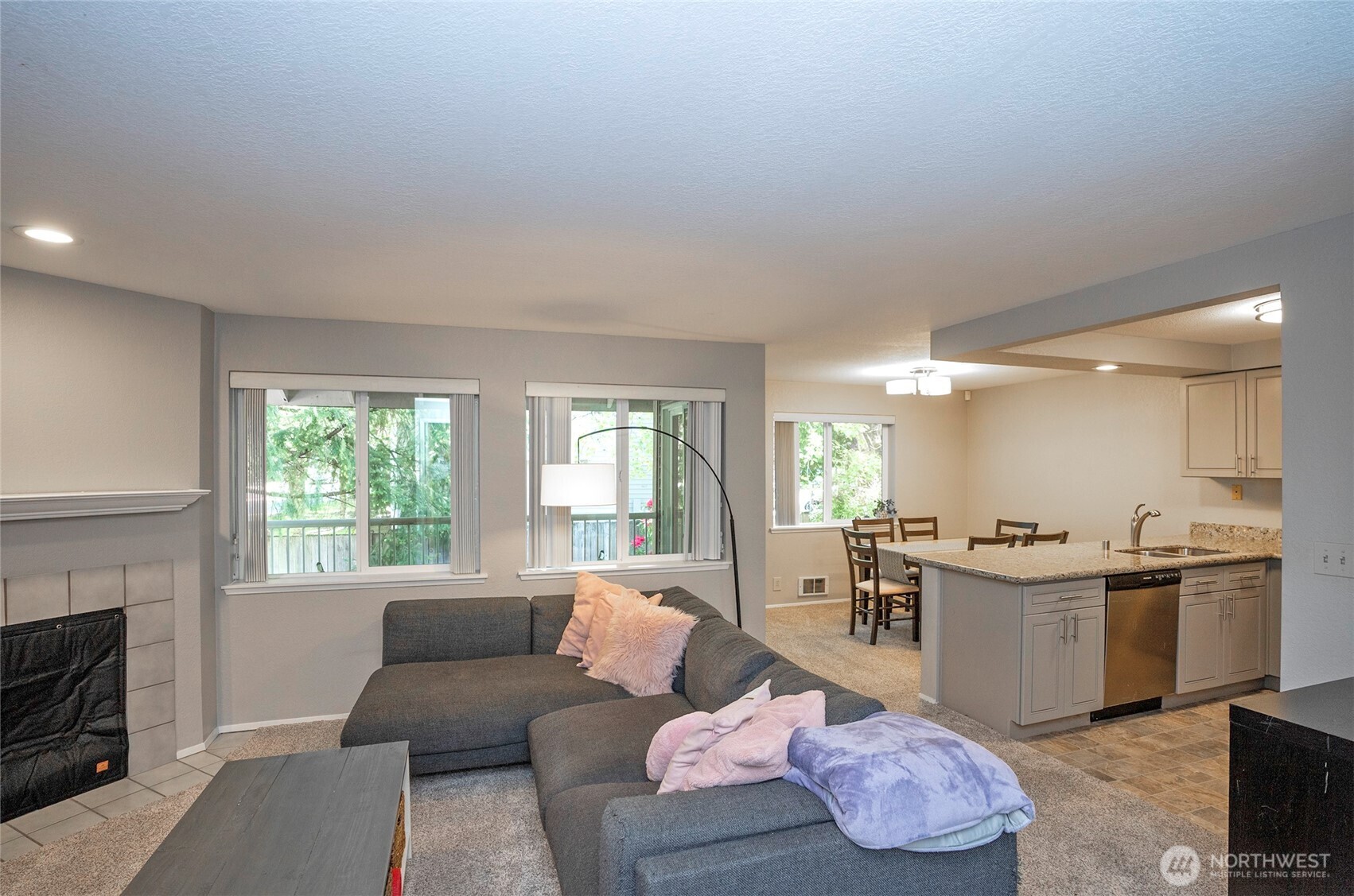 4231 NE 5th Street Unit: E201