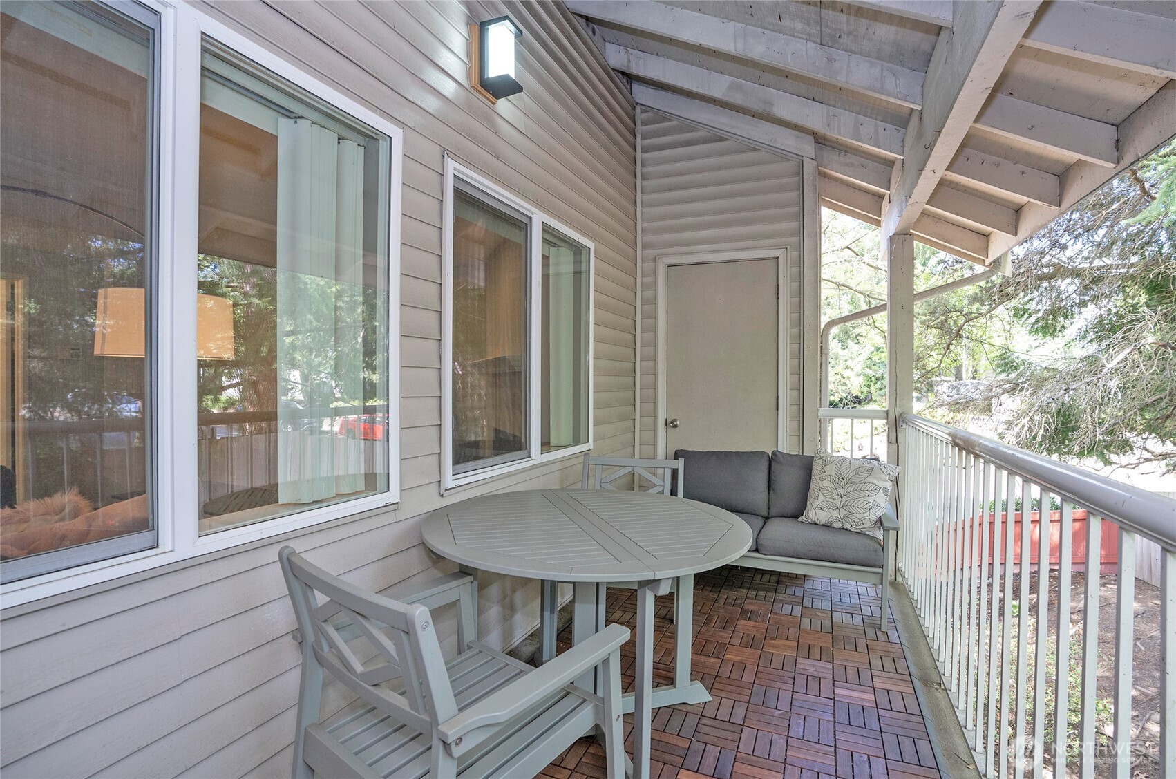 4231 NE 5th Street Unit: E201