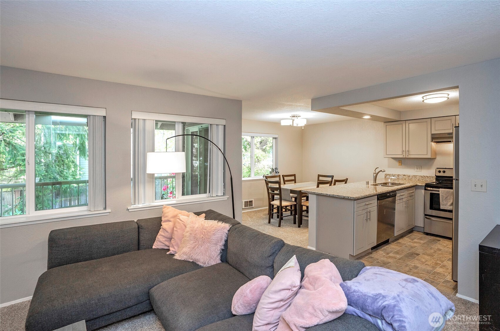 4231 NE 5th Street Unit: E201