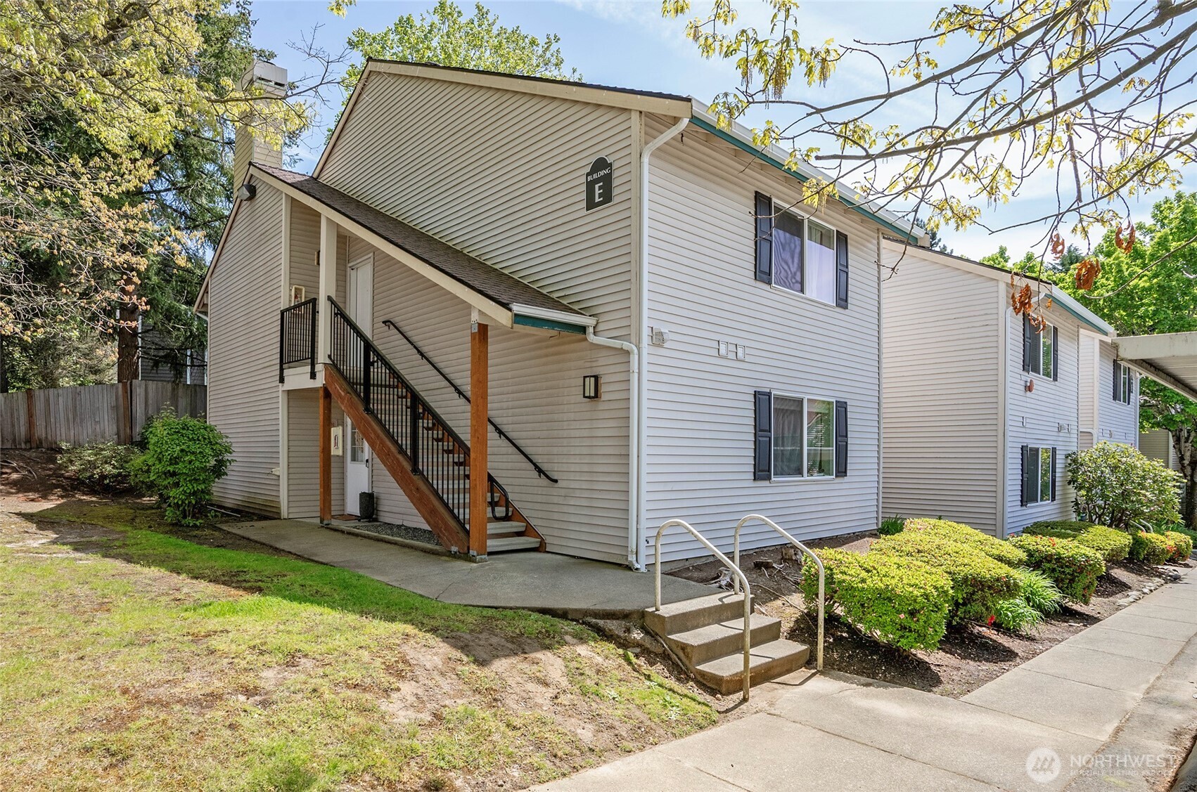 4231 NE 5th Street Unit: E201