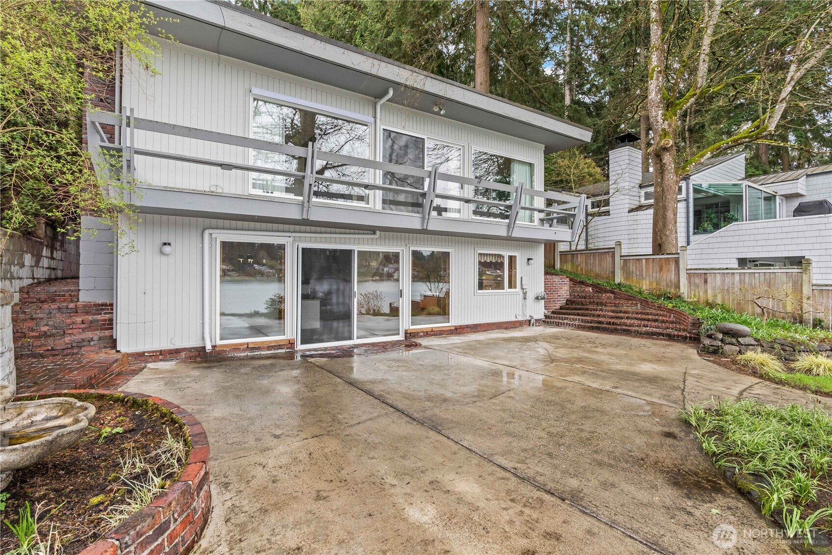 180 Lake Louise Drive SW
