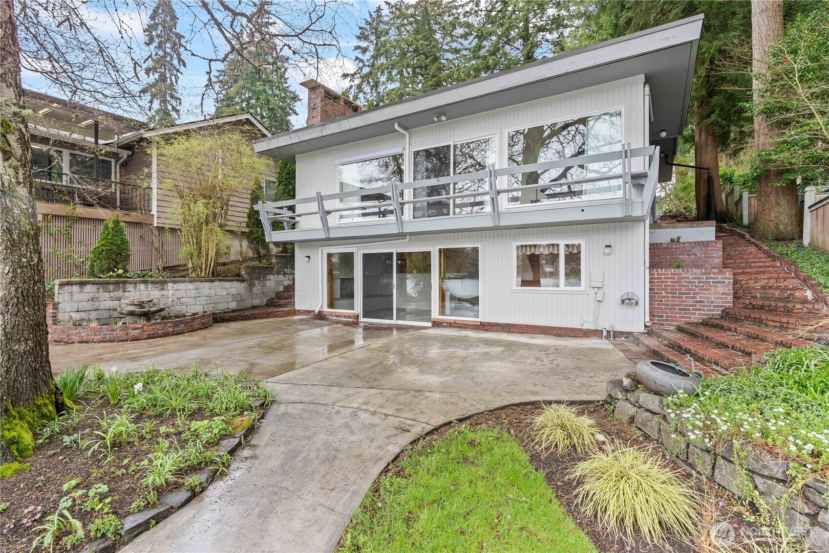 180 Lake Louise Drive SW