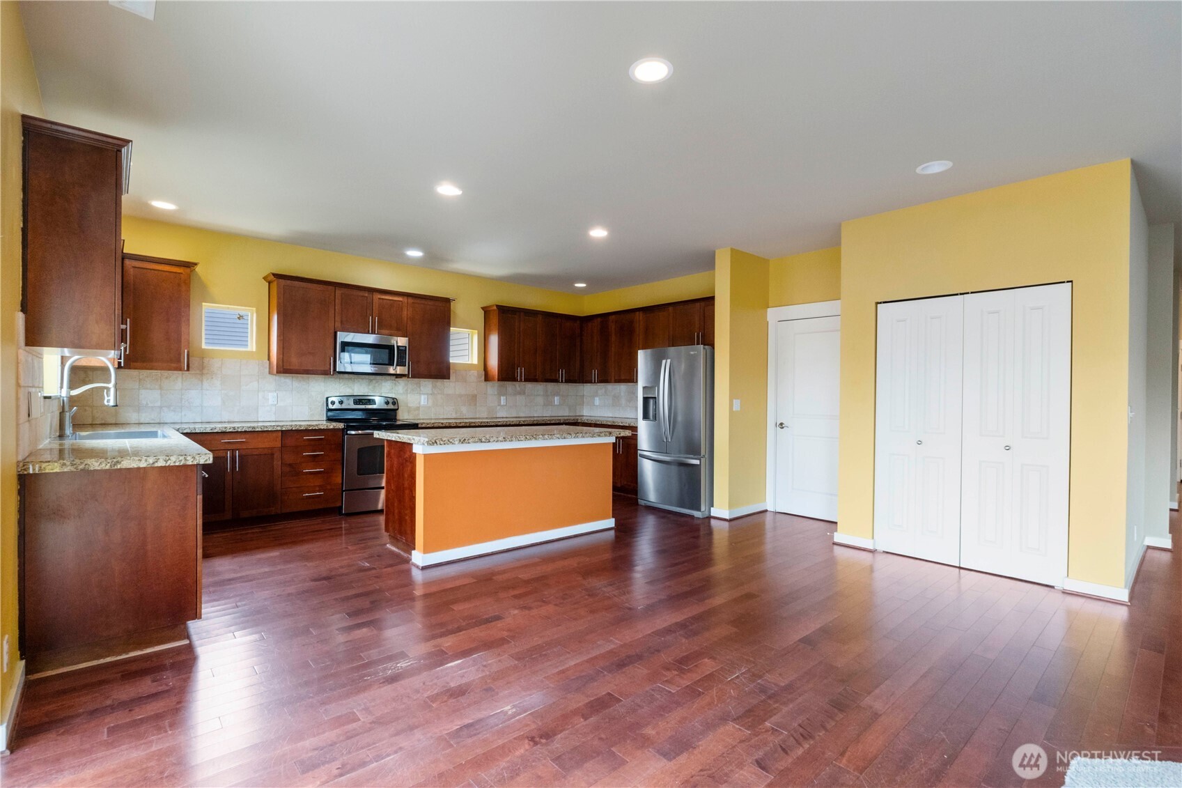 6326 Stuart Place SE