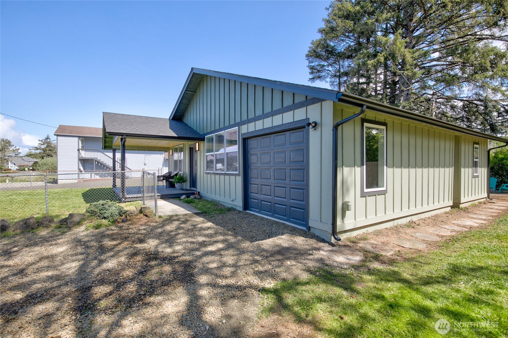 554 Puffin Avenue NE