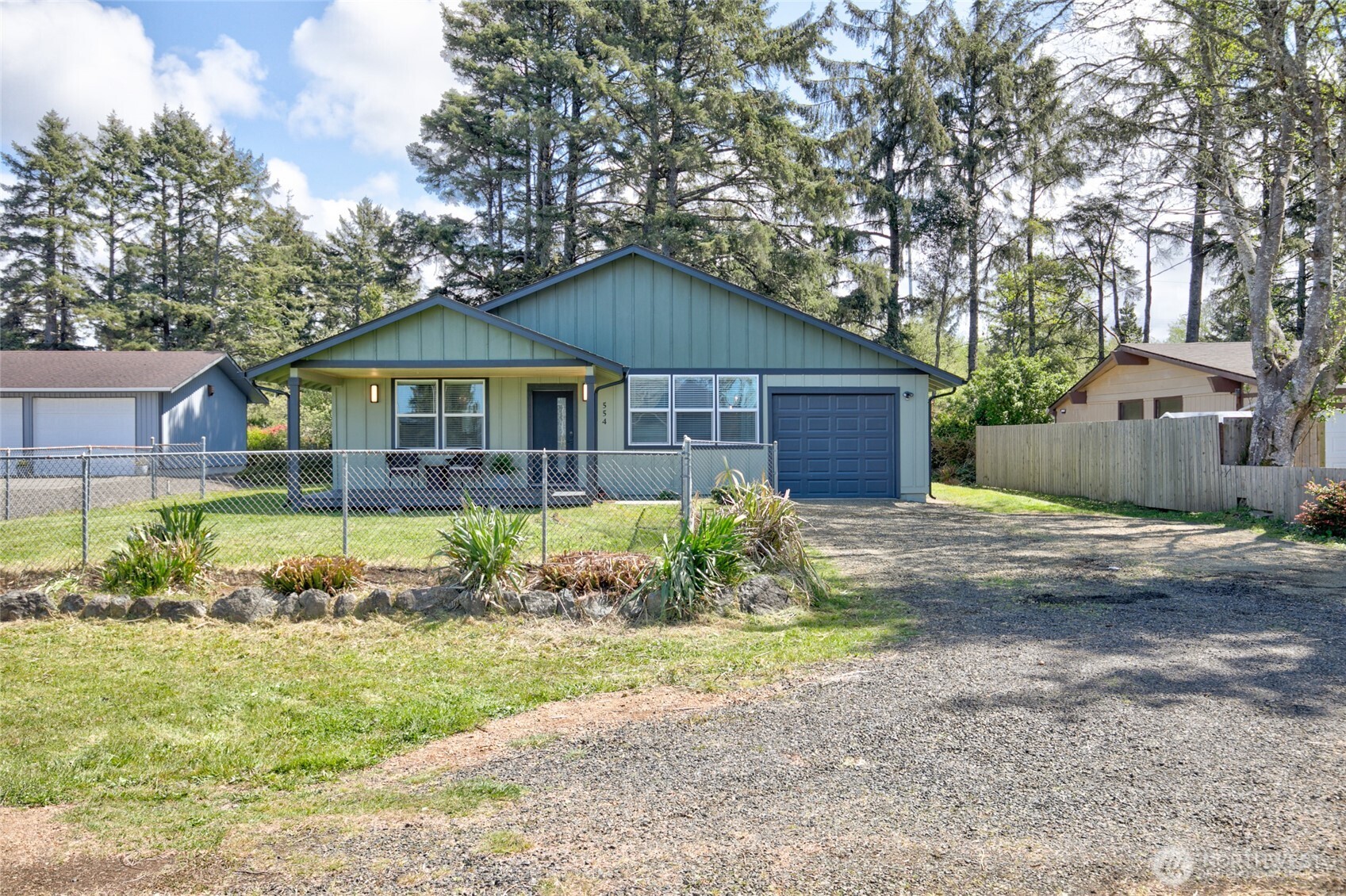 554 Puffin Avenue NE