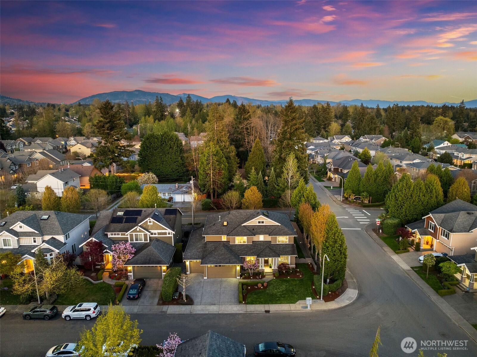 202 Chelan Court NE