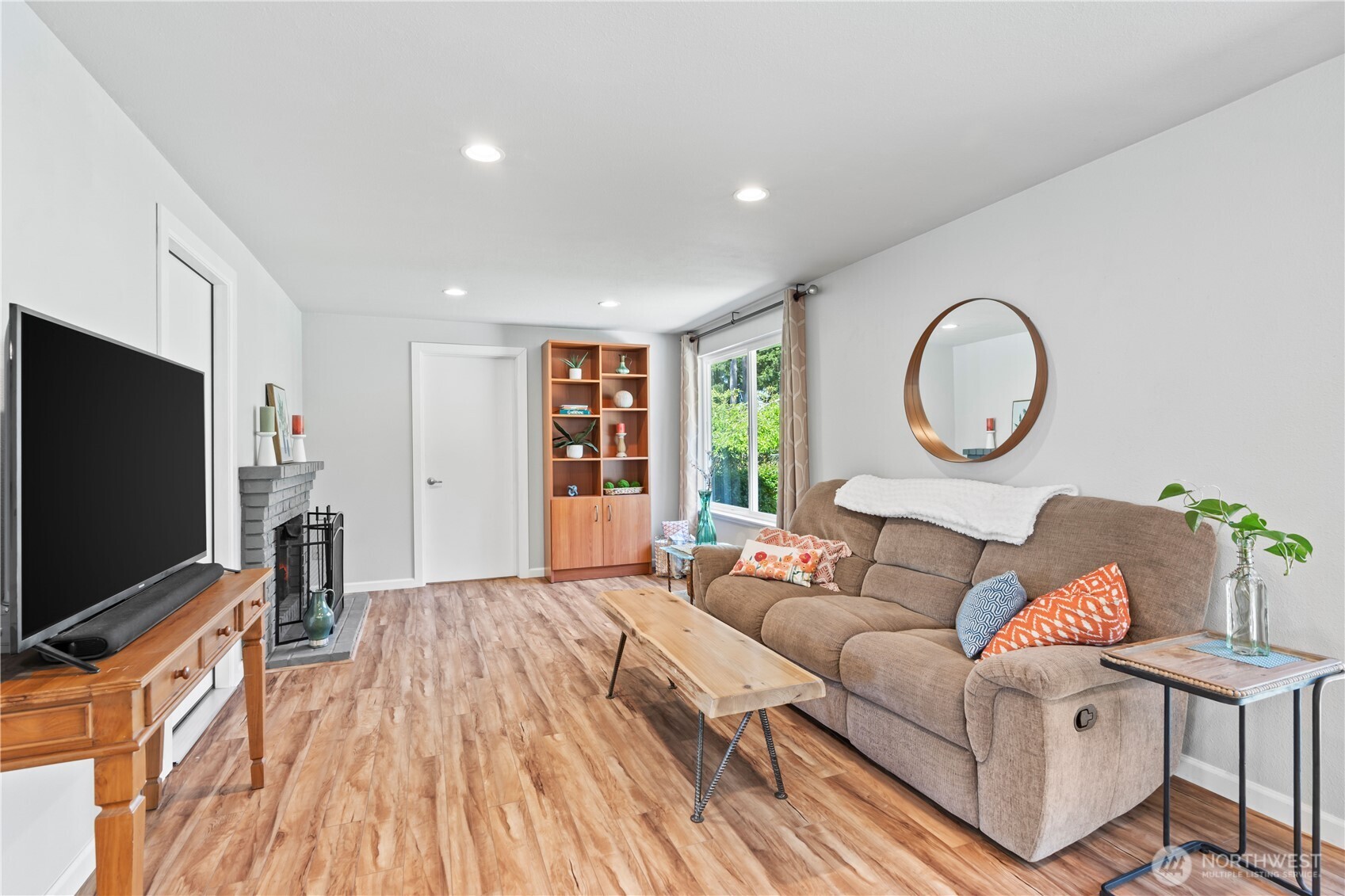 3727 Hoadly Loop SE