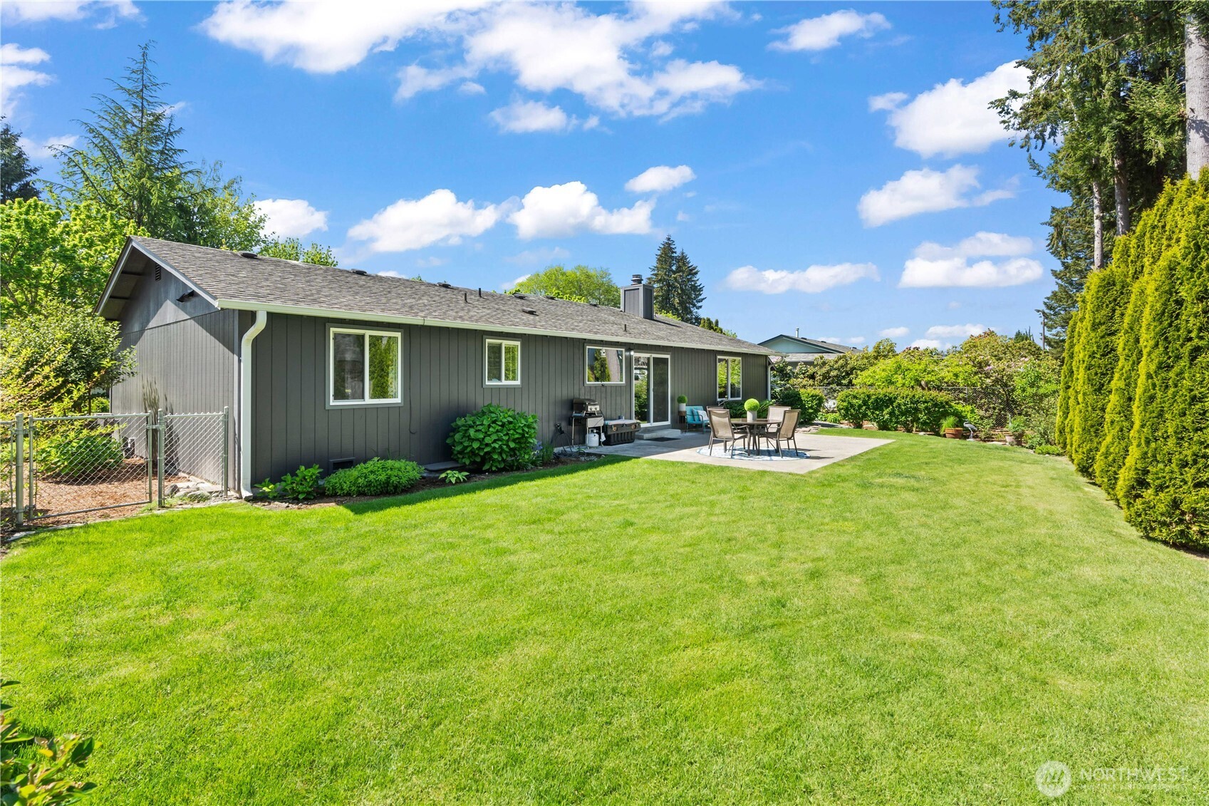 3727 Hoadly Loop SE
