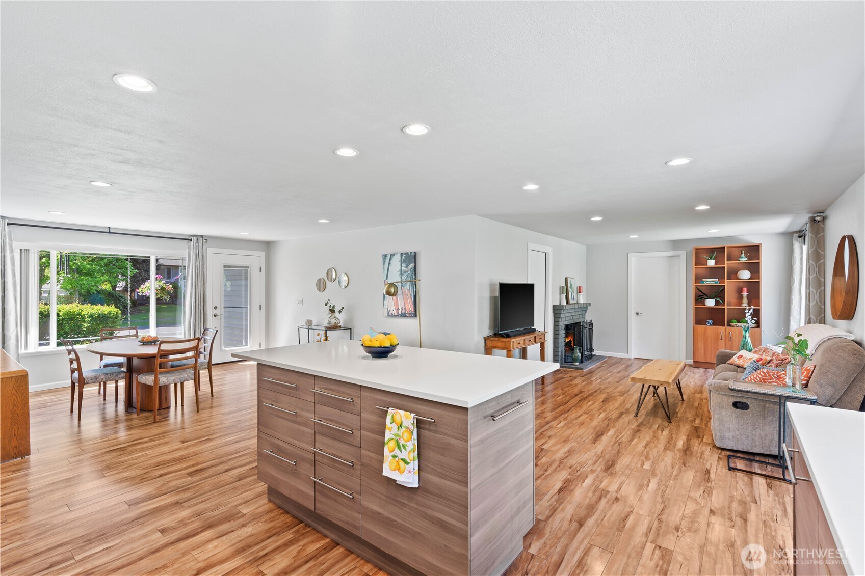 3727 Hoadly Loop SE