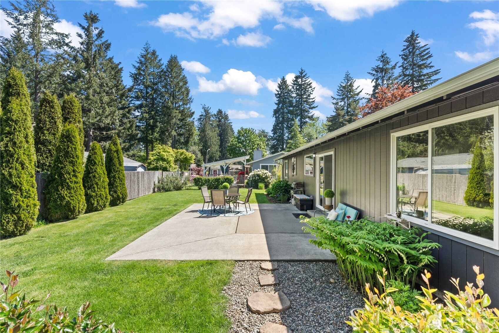 3727 Hoadly Loop SE