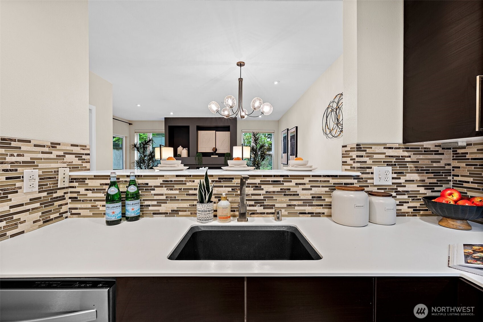 4343 Roosevelt Way NE Unit: 204