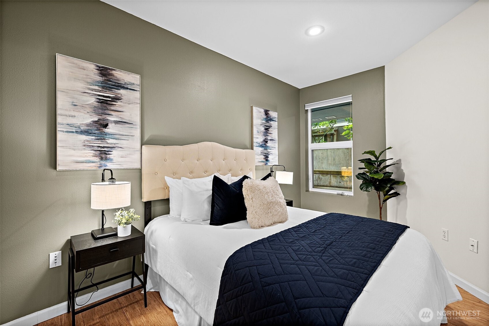 4343 Roosevelt Way NE Unit: 204