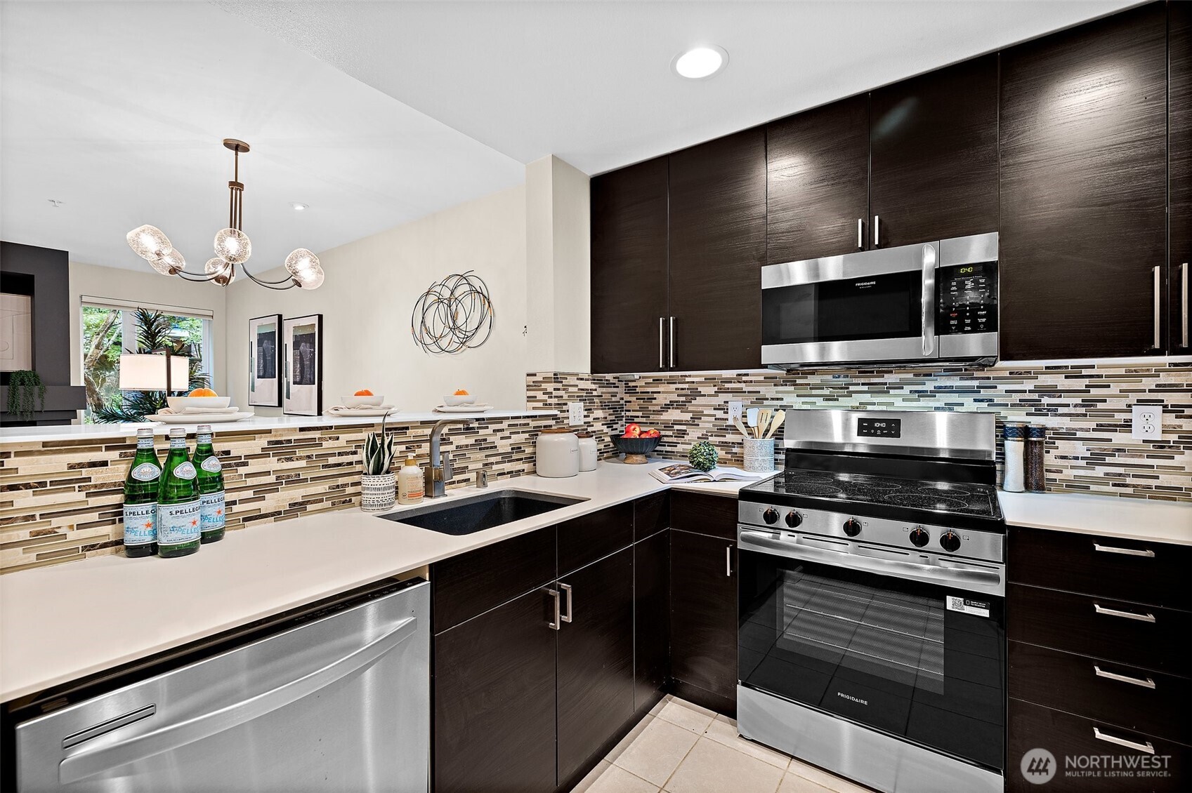 4343 Roosevelt Way NE Unit: 204