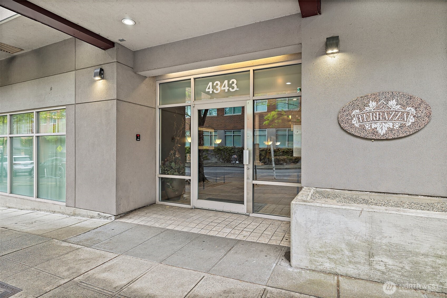 4343 Roosevelt Way NE Unit: 204