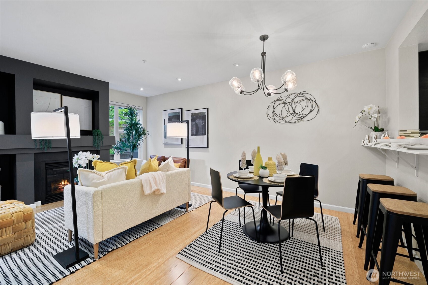4343 Roosevelt Way NE Unit: 204
