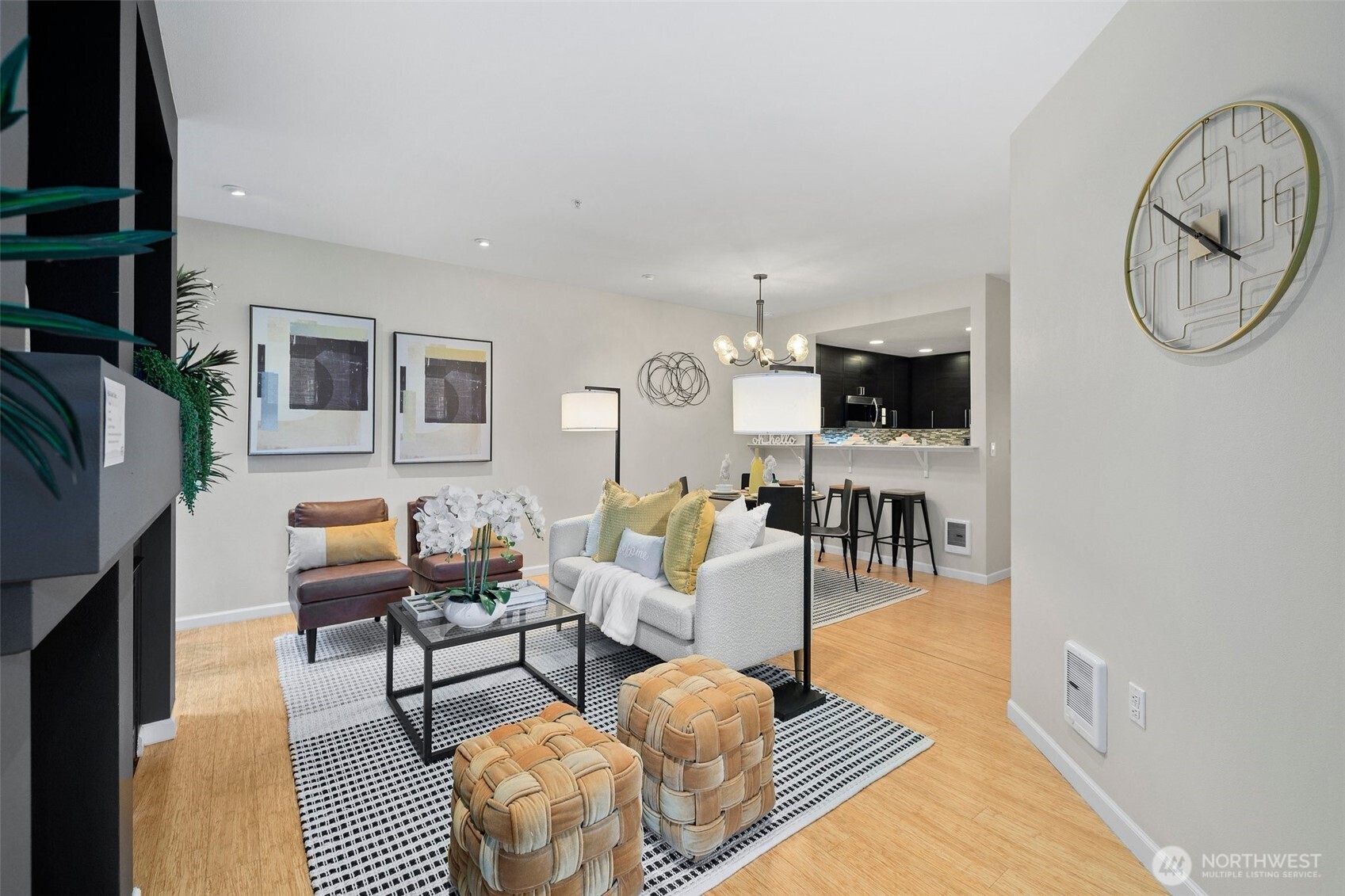 4343 Roosevelt Way NE Unit: 204