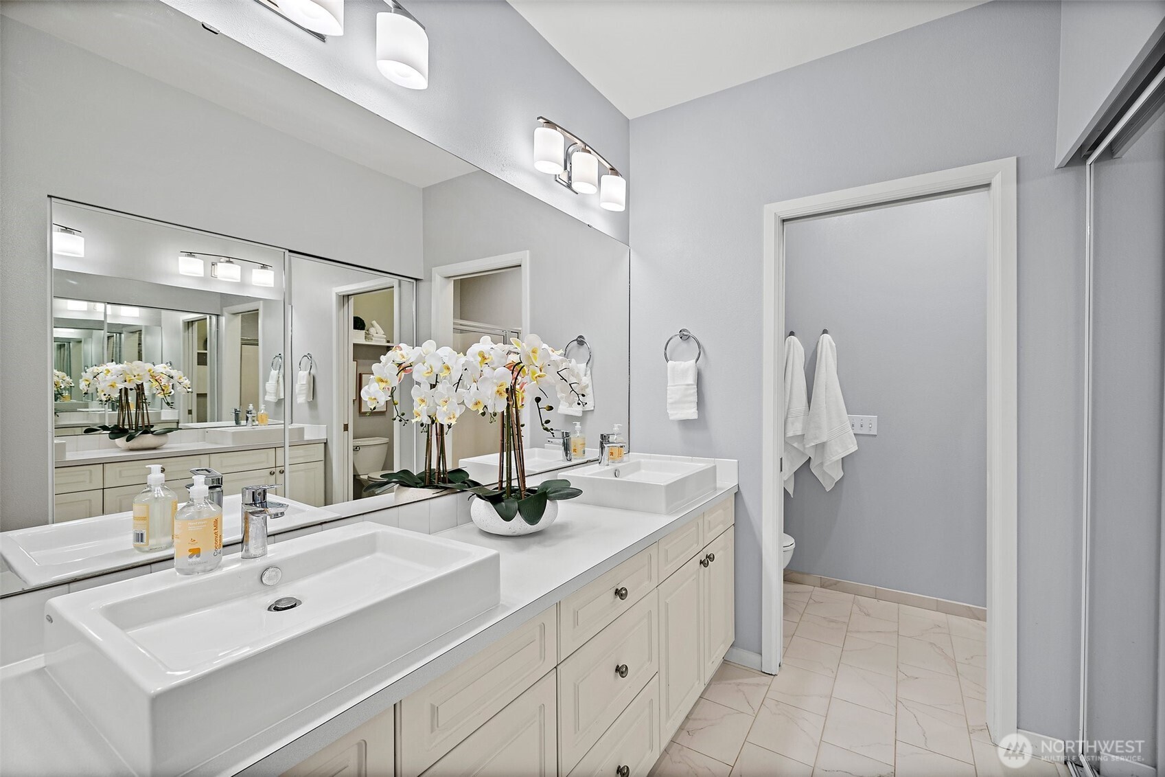 4343 Roosevelt Way NE Unit: 204