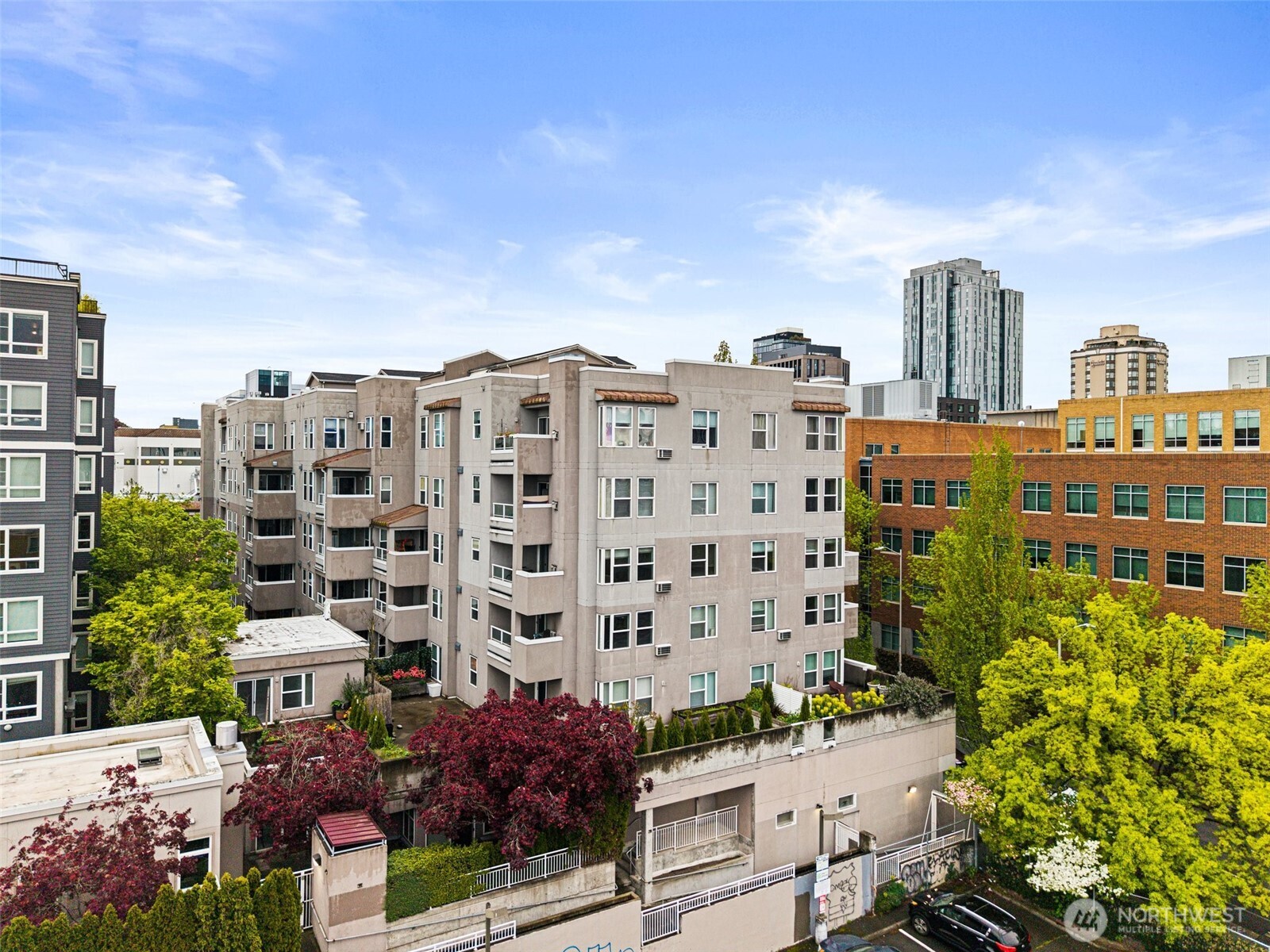 4343 Roosevelt Way NE Unit: 204