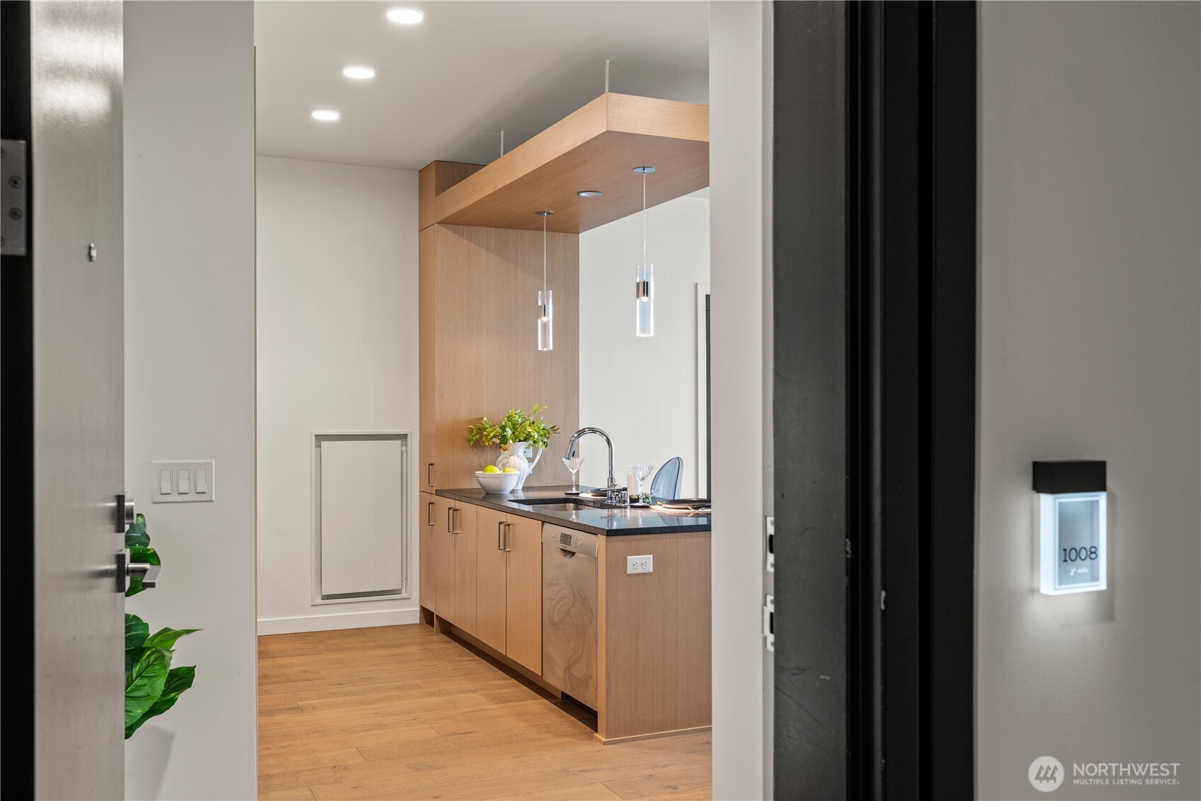 1321 Seneca Street Unit: 1008
