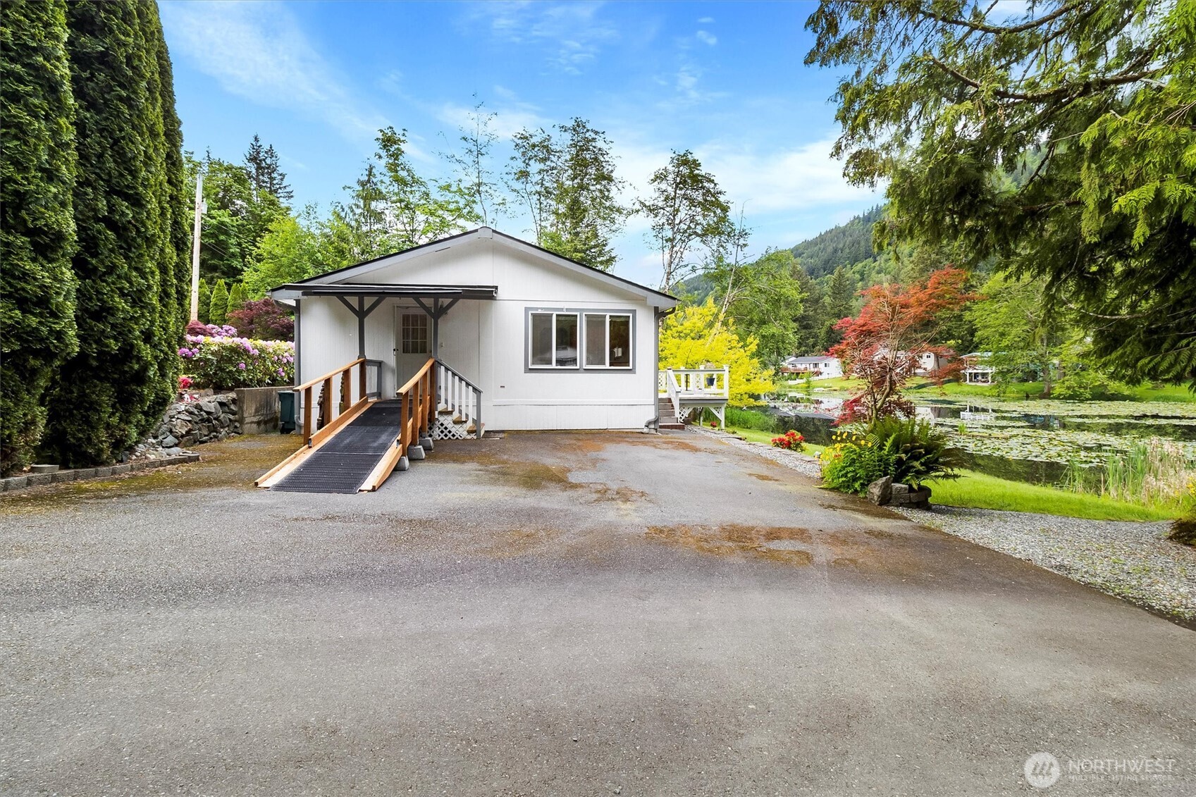 495 Lakeside Drive