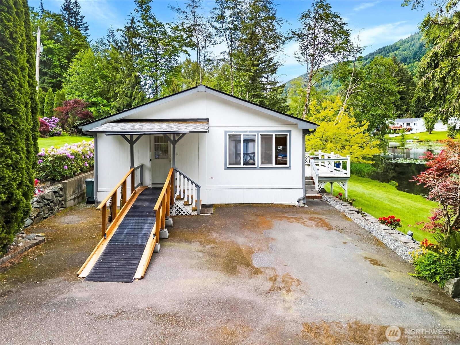 495 Lakeside Drive