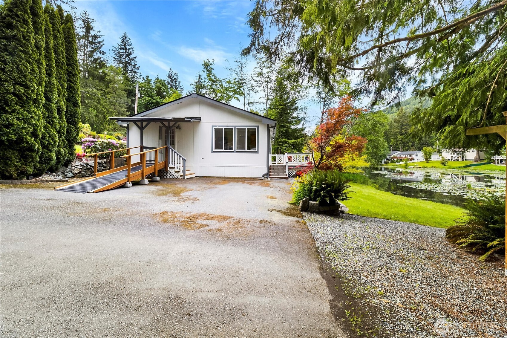 495 Lakeside Drive